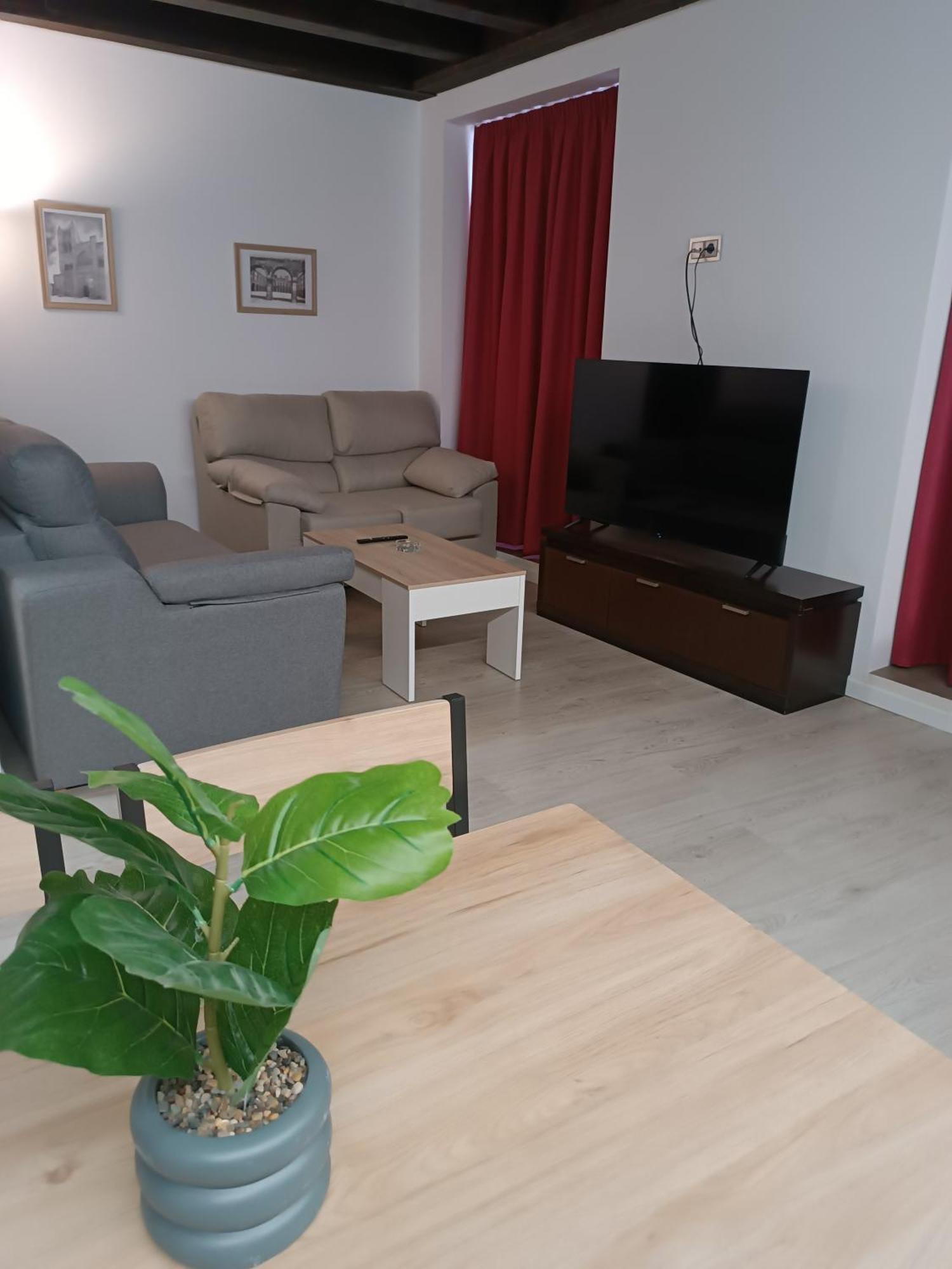 Apartamentos Turisticos Avila Puerta Del Puente 1-3 Εξωτερικό φωτογραφία