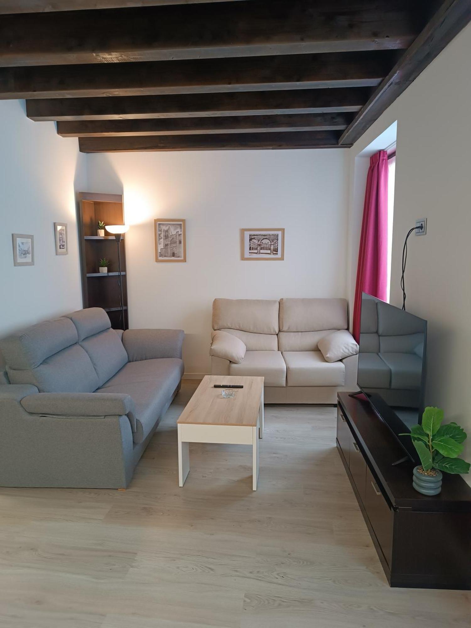 Apartamentos Turisticos Avila Puerta Del Puente 1-3 Εξωτερικό φωτογραφία